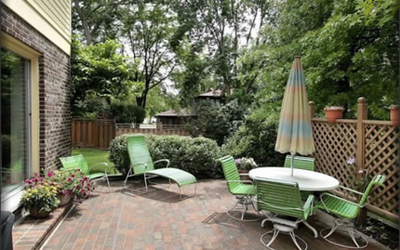 5 Affordable and Practical Outdoor Patio Areas
