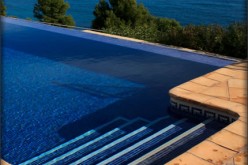 Do You Need a Pool Maintenance Service?