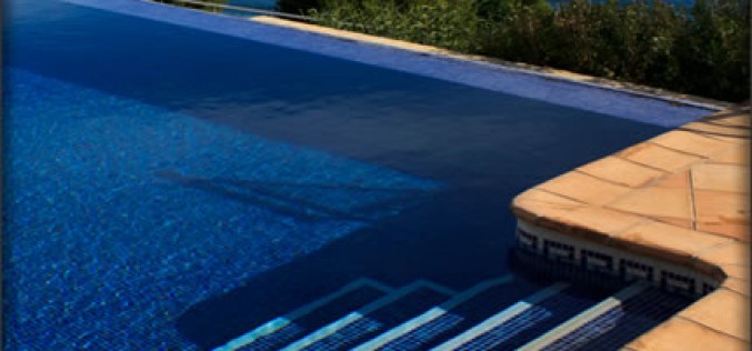 Do You Need a Pool Maintenance Service?
