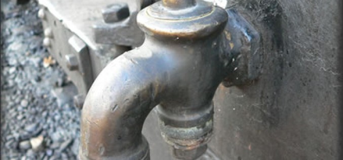 When to Fix Your Own Plumbing Problems, and When You Need a Hero!