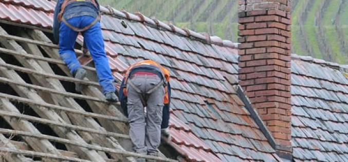 How To Tell If Your Roof Needs to be Repaired Or Replaced