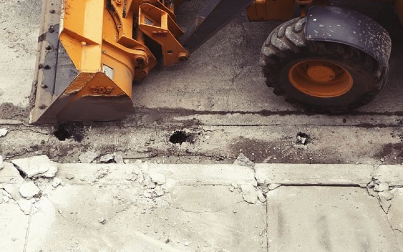 The Benefits of Using a Small Excavator for a Home Improvement Project