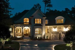 4 Ways to Change the Look of Your House With Outside Lighting