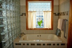 Guidelines for Finding the Right Bath for Your Bathroom