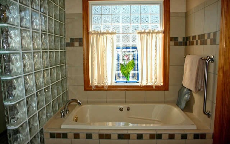 Guidelines for Finding the Right Bath for Your Bathroom