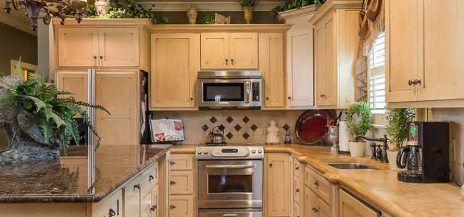 Stock Cabinets vs Custom Cabinets: What are the Key Differences?