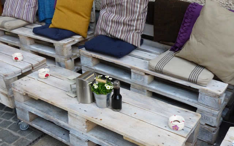 DIY Wood Pallet Ideas That Will Increase the Space in Your Tiny Apartment