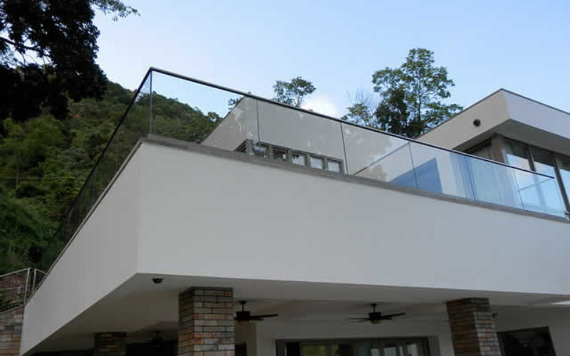 5 Reasons to Have a Balcony Glass Balustrade