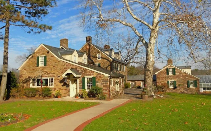 Outdoor Design and Landscaping Tips to Make Your Home More Presentable (And Appealing to Buyers)