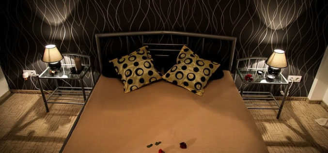 Easy Ways to Add Glamour to Your Bedroom