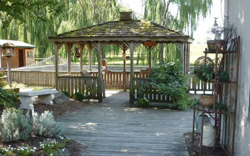 How to Have a Deck Your Neighbors will Drool Over