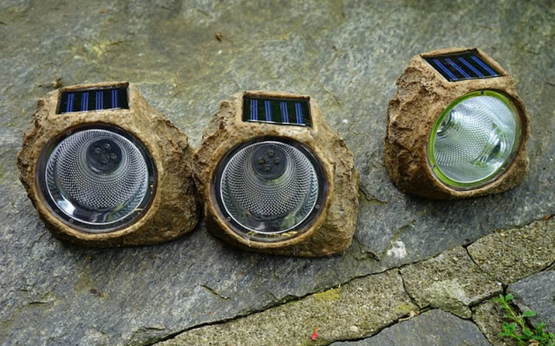 How You can Enjoy the Beauty of Solar Yard Lights