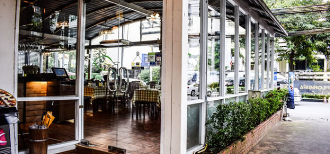 How To Figure Out That Your Commercial Door Needs Repairing