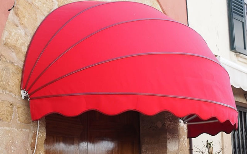 A Look at The Various Benefits of Installing the Retractable Awnings