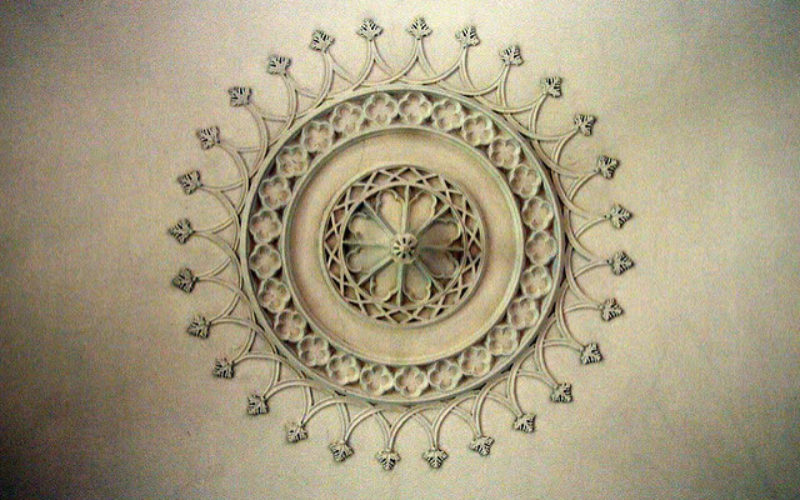 How Plaster Rose Ceiling Is Used At Homes?