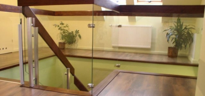 Give a New Look to Your Home with Glass Balustrades