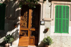 Secure Entrances with Well Designed Metal Frames and Meshes