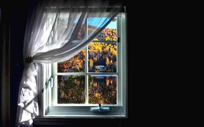 Old Home Renovations: 3 Reasons to Replace Your Windows before This Fall