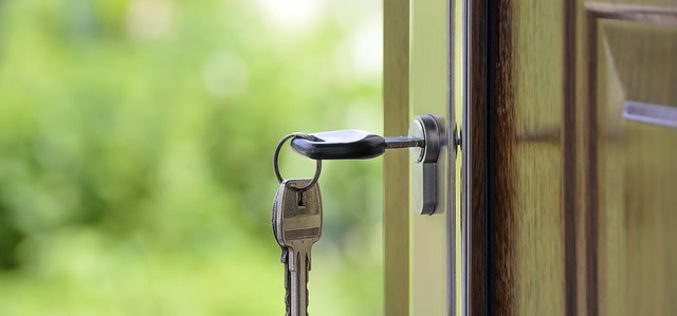 <span>How to Series:</span> The Pros and Cons of Updating Your Front Door