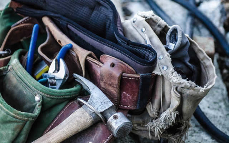 <span>Sunday Morning Tip for Dec 16:</span> 4 Helpful Tools Every Contractor Needs during Construction