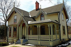 5 Things to Consider Before Moving into An Old Home