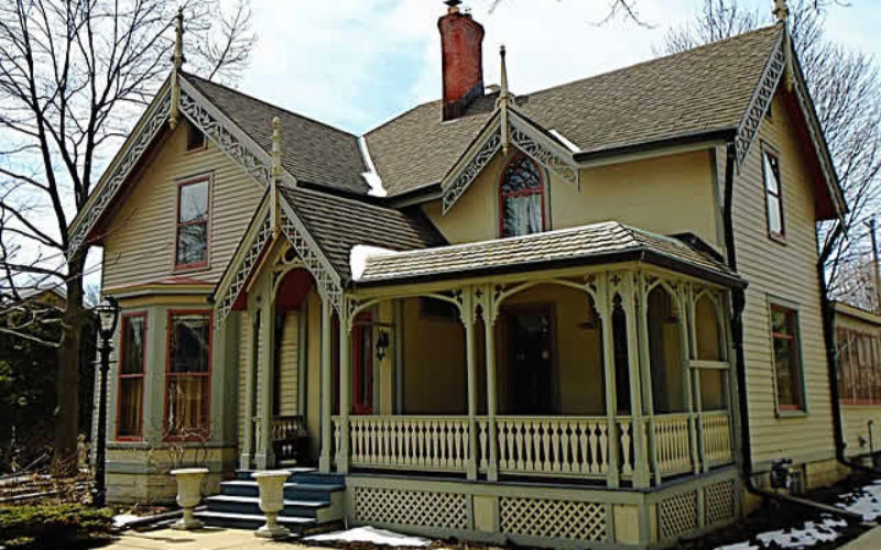 5 Things to Consider Before Moving into An Old Home