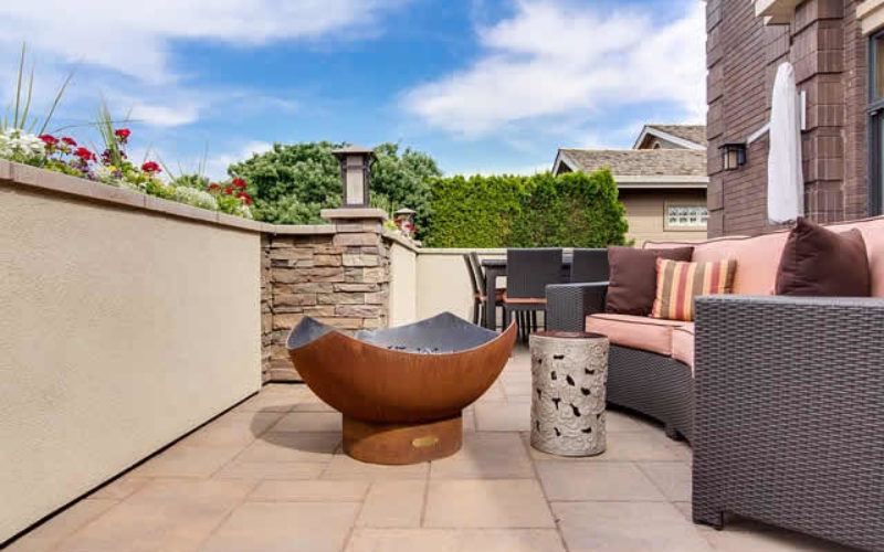 How to Choose the Materials for Patio Paving?