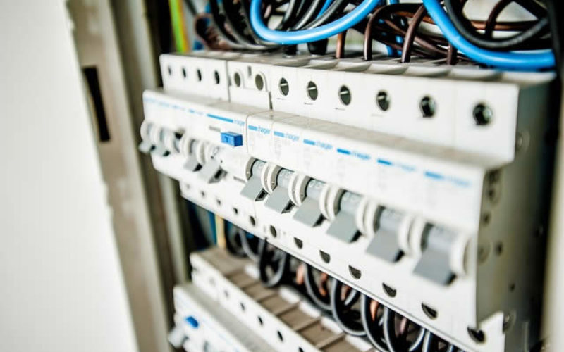 2 Electrical Issues You Can Fix on Your Own and 2 You Can’t