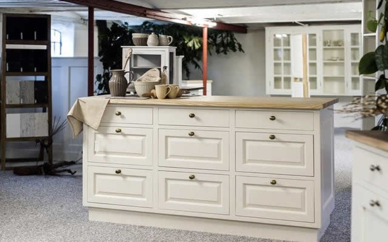 Why Would You Go for Kitchen Refacing Cabinets?