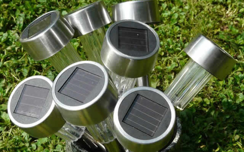 Wired or Solar: Choosing Right Landscape Lighting