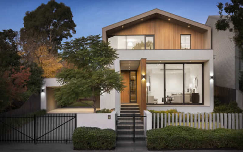 <span>Sunday Morning Tip for August 23:</span> How to Tell When It’s Time to Renovate Your Home Exterior
