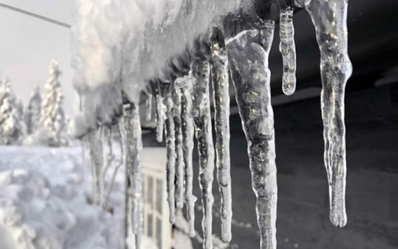 What Are Signs of Ice Dams?