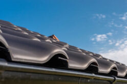 4 Distinct Differences Between Metal Roofing and Traditional Shingles