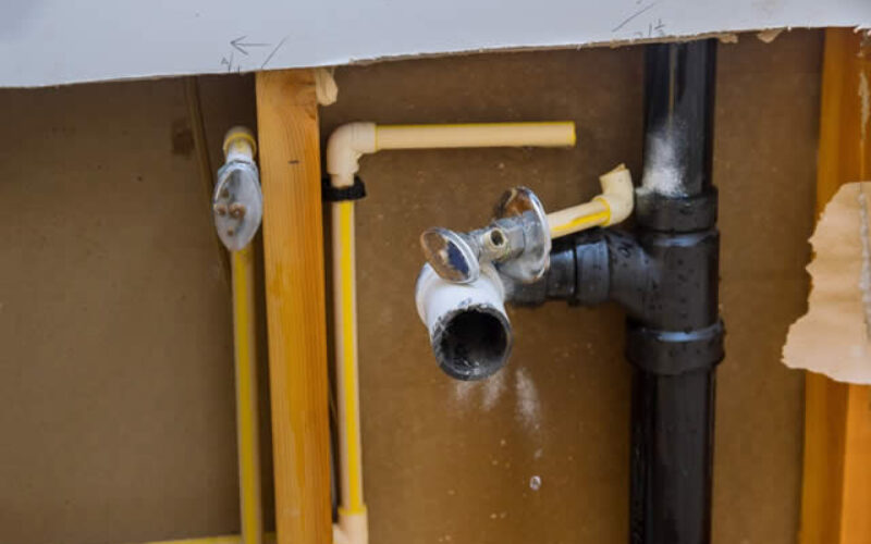 Top Five Reasons to Hire an Emergency Plumber