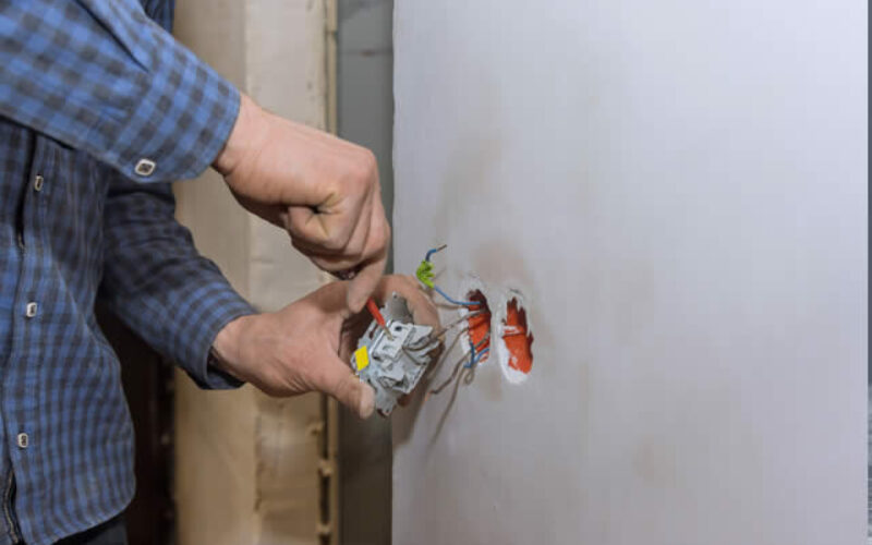 When It Is a Good Idea To Hire An Electrician
