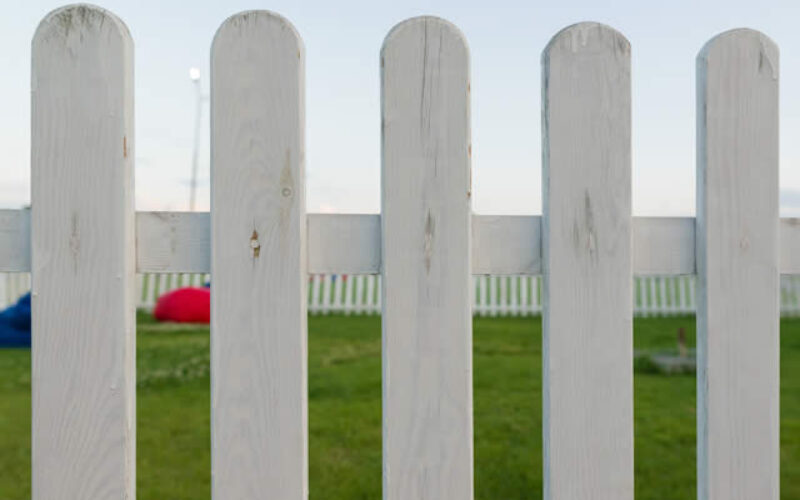 6 Reasons Why It is Worth Hiring A Fence Company Instead of DIY