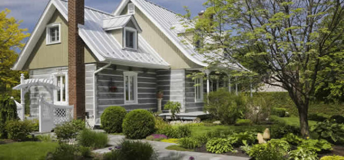 6 Ways to Decorate Your Front Yard