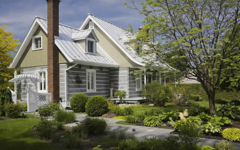 6 Ways to Decorate Your Front Yard