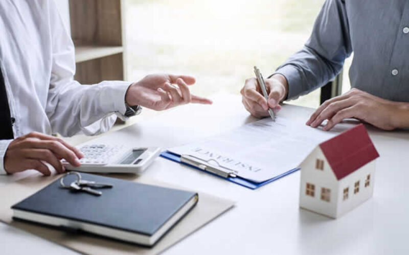 The Advantages of Using a Mortgage Broker Over a Bank