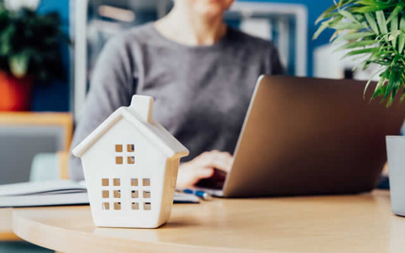 How To Make A Living By Working In The Real Estate Industry