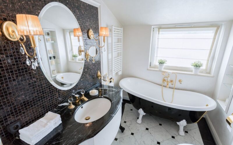 Helpful Tips for Refreshing a Vintage Bathroom