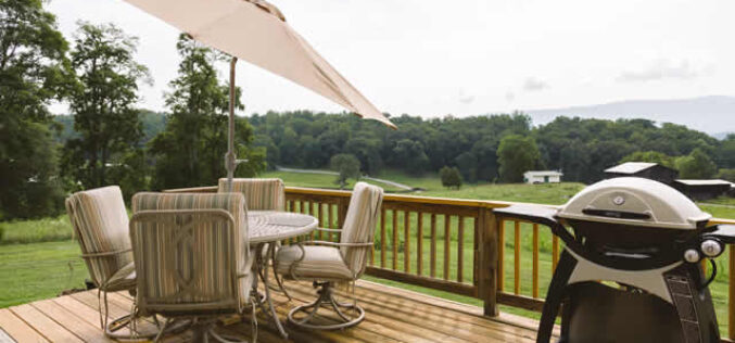 5 Reasons You Should Invest in Building a Deck