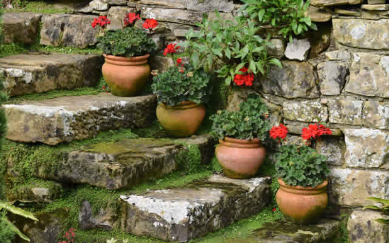 Benefits of Installing a Rock Wall in Your Yard