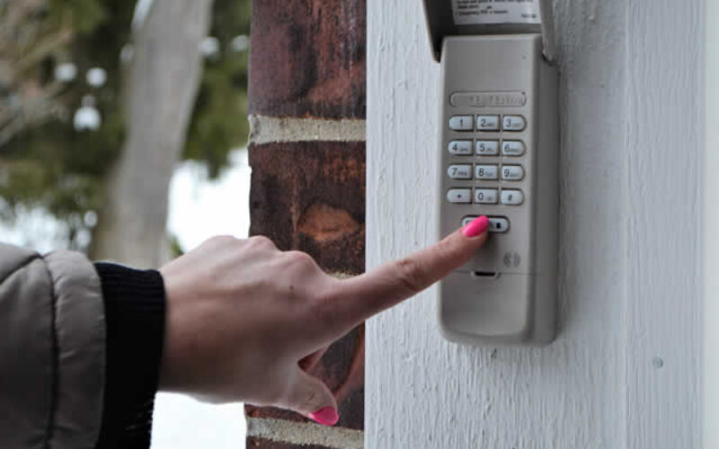 5 Things to Look for in a Garage Door Repair Service