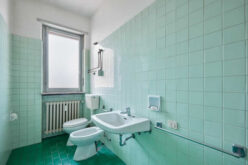 7 Ways to Tell Your Bathroom Needs Some TLC