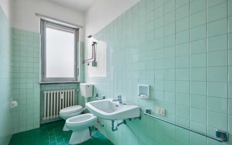 7 Ways to Tell Your Bathroom Needs Some TLC