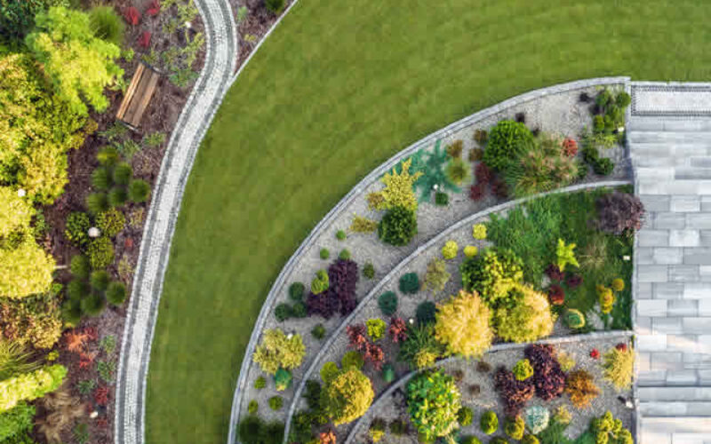 5 Tips for Designing a Functional and Stylish Backyard on a Budget