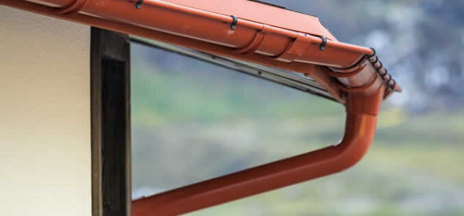 5 Simple Ways to Prevent Clogged Gutters on Your Roof