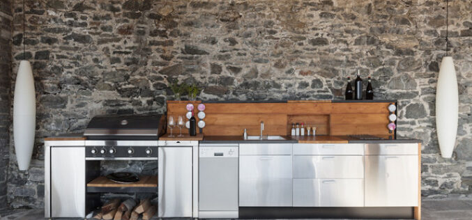4 Things To Consider When Building an Outdoor Kitchen