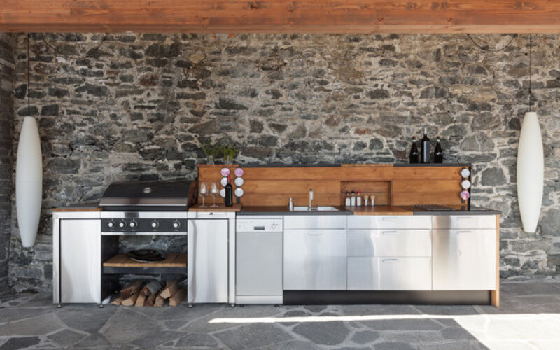 4 Things To Consider When Building an Outdoor Kitchen